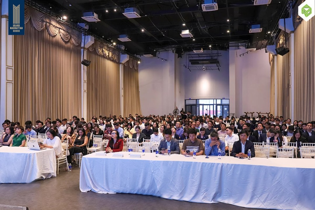 Đại diện chia sẻ thông tin thị trường The Grand Manhattan