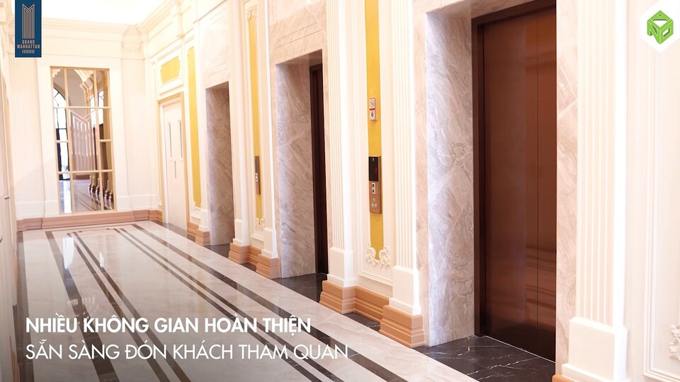 Không gian sảnh đón sang trọng tại The Grand Manhattan sẵn sàng đón khách