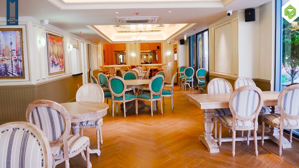 Không gian phòng khách và bàn ăn sang trọng tại căn hộ mẫu The Grand Manhattan
