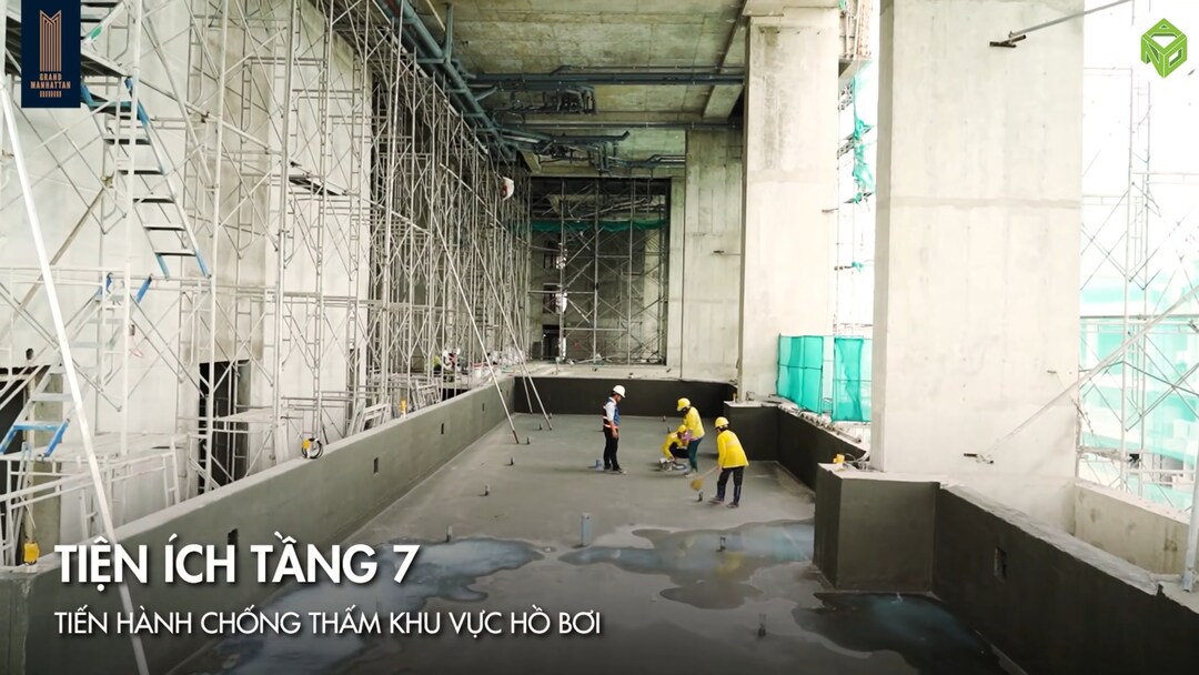 Tiến độ thi công chống thấm hồ bơi tiện ích tầng 7 The Grand Manhattan