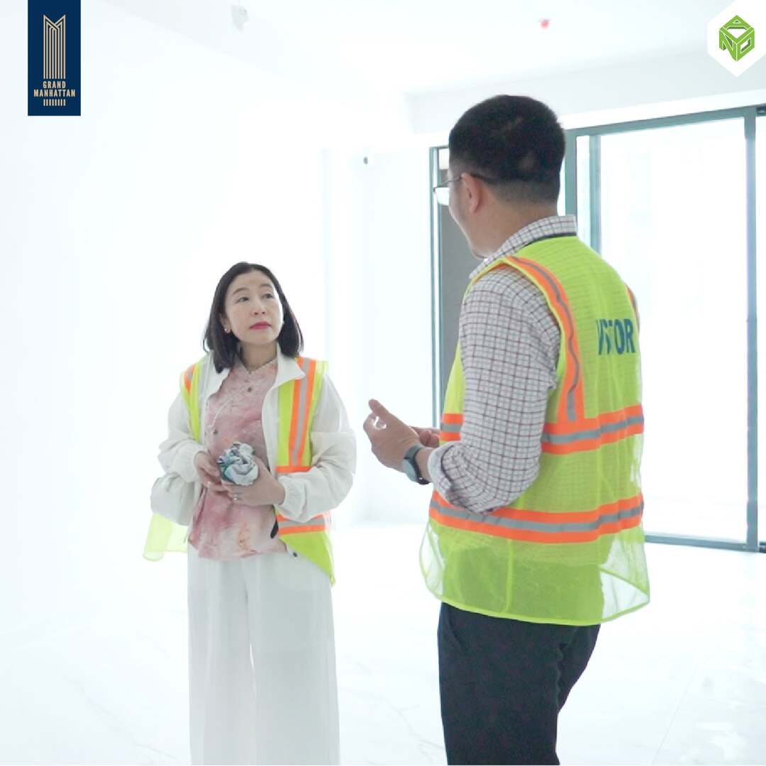 Khách hàng tham gia buổi trải nghiệm thực tế dự án The Grand Manhattan Quận 1