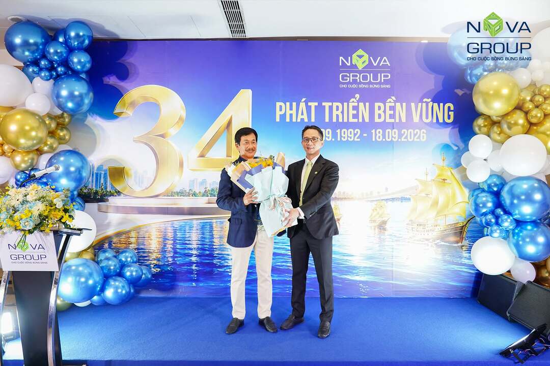 Ban lãnh đạo cùng tập thể nhân sự tại lễ kỷ niệm 34 năm thành lập Novaland